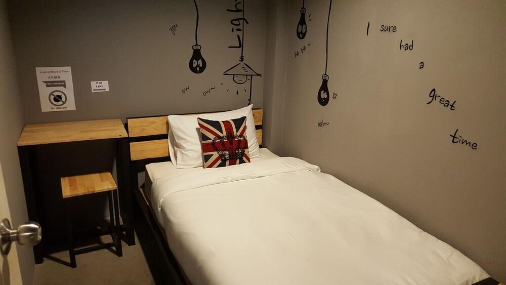 La Belle Nuit House Hostel Chiang Mai Ngoại thất bức ảnh