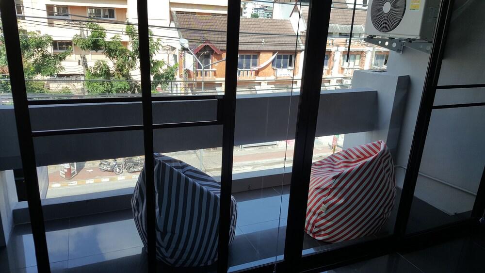 La Belle Nuit House Hostel Chiang Mai Ngoại thất bức ảnh